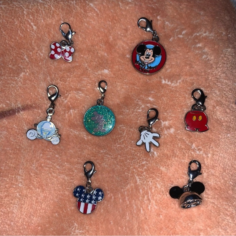 NEW SET OF 8 VINTAGE RETIRED DISNEY CHARMS